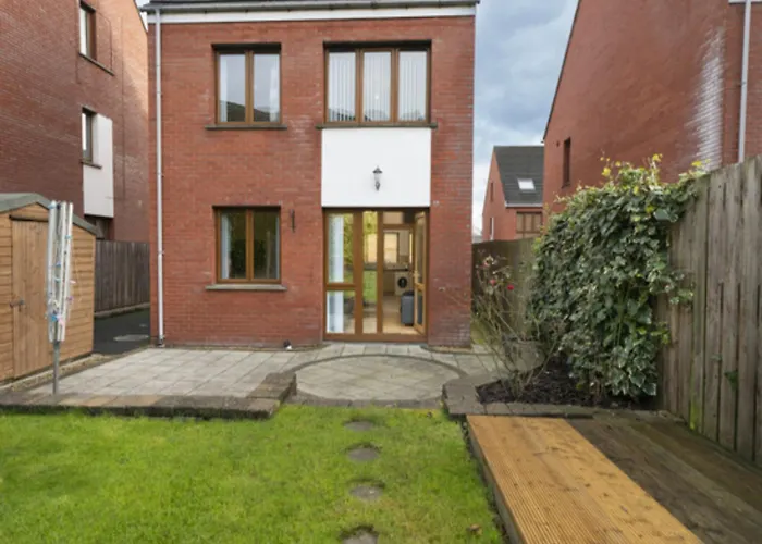Pass The Keys Lovely 4Br Home W Garden 7 Min From City Centre
